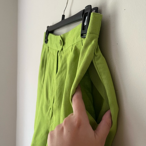 *SOLD* Vintage lime green long linen shorts - Picture 2 of 6